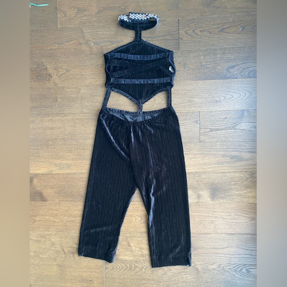 Halloween/Dance costume. Velvet two piece with crystal neckband. - Picture 5 of 6